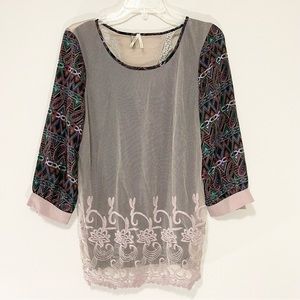 Gimmicks by BKE Tribal Print Mesh Back Blouse Size L